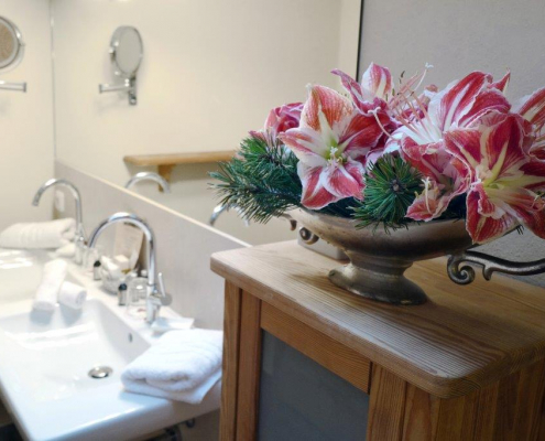 Family-Suite Bathroom