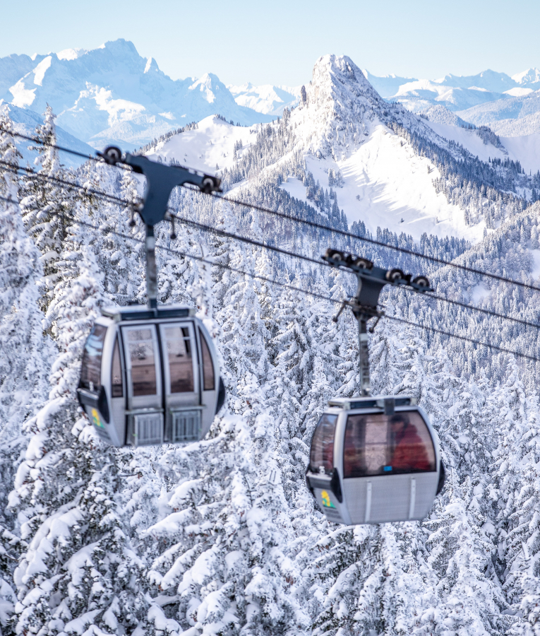 Wintertraum auf dem Wallberg, Wallbergbahn mit Blick auf den tegernsee. Wallbergbahn TegernseeCard